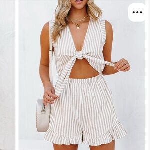 Free the roses Striped Sleeveless Tie-Front Romper